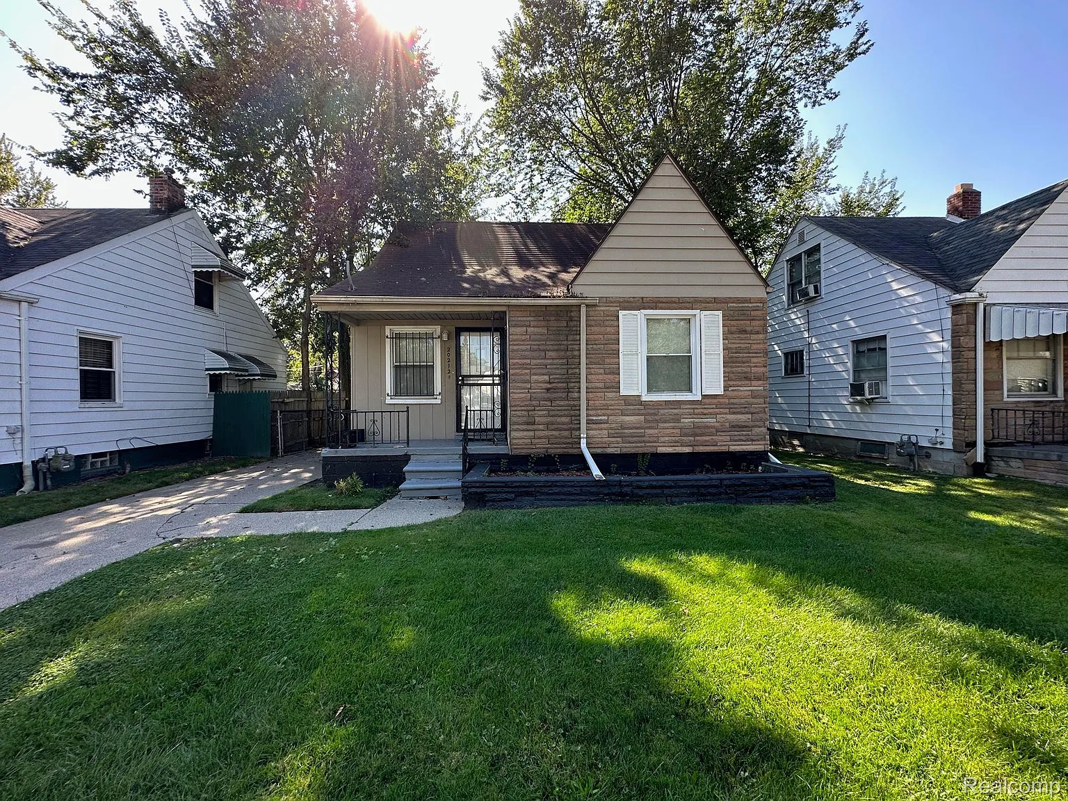 20212 McCormick St photo 1