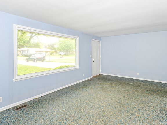 4th image of 727 Hattie Dr
