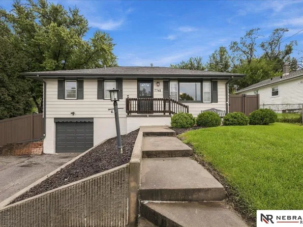 7741 Richmond Dr, Omaha, NE 68134