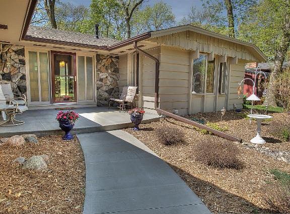 2nd image of 709 Woodview Dr