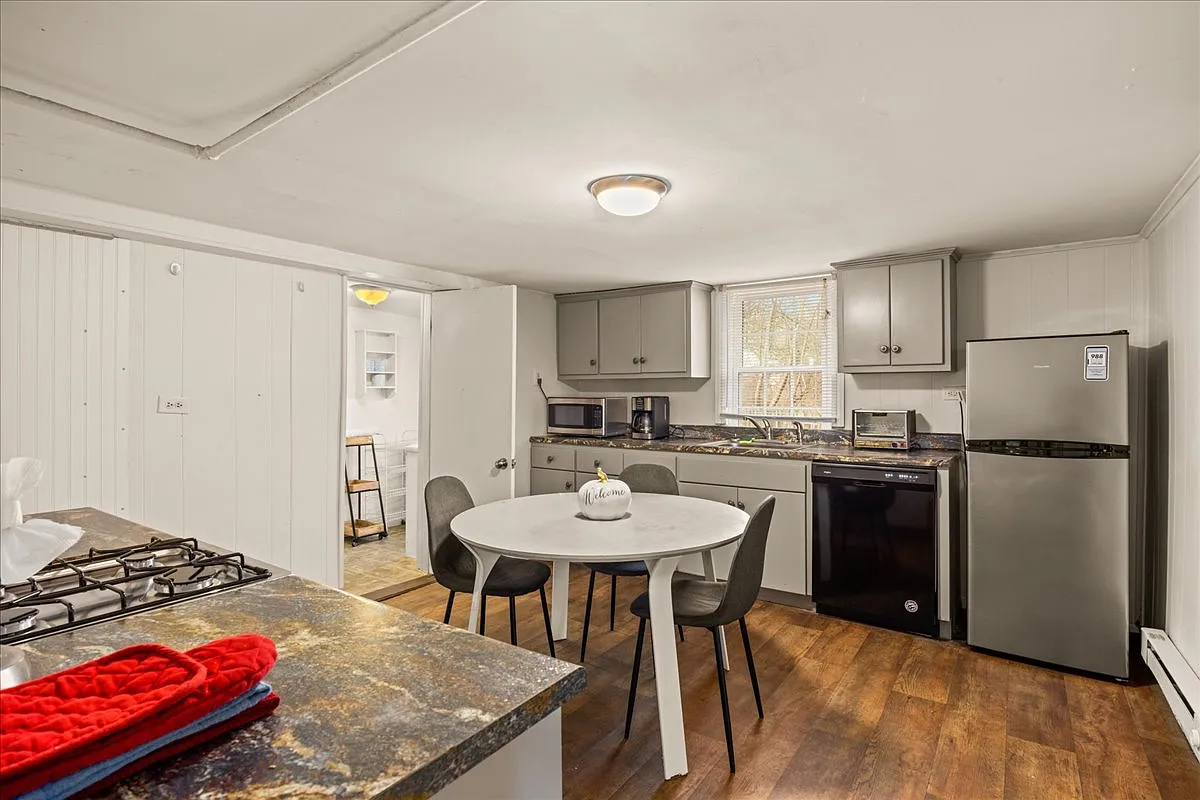Building Photo - 761 King St #B