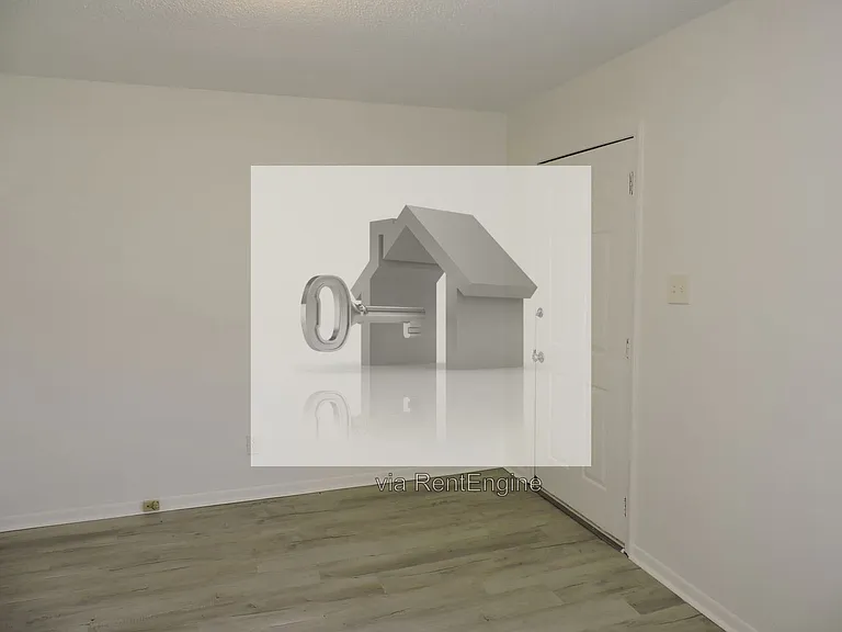 2203 Eliasberg St — Photo 2