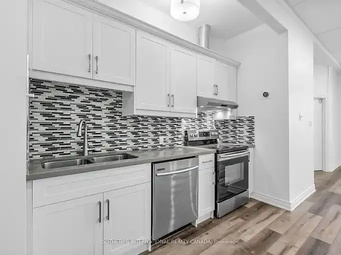 212 Carlton St — Photo 3