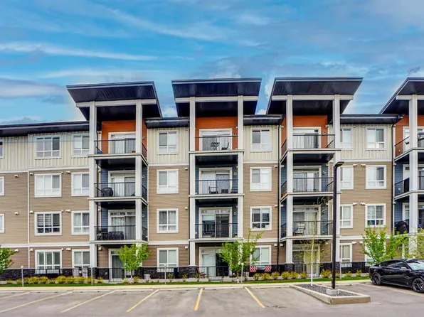 25 SW Walgrove Walk SE #111, Calgary, AB T2X 5E2