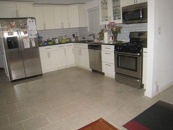 3rd image of 15 King St