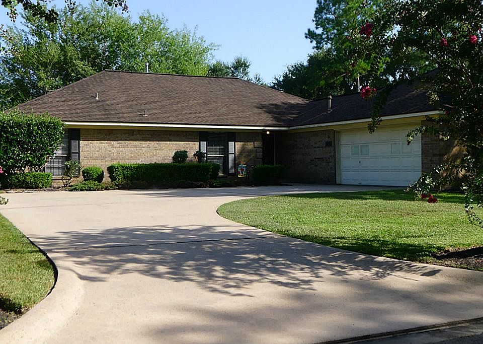 1st image of 233 Woodhaven Dr