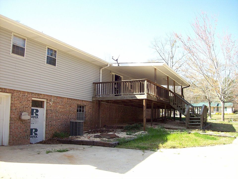 2nd image of 211 16th St