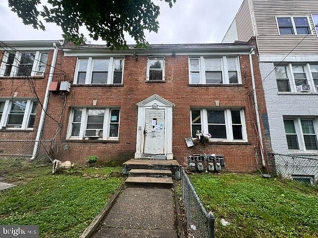 1st image of 1617 17th Pl SE