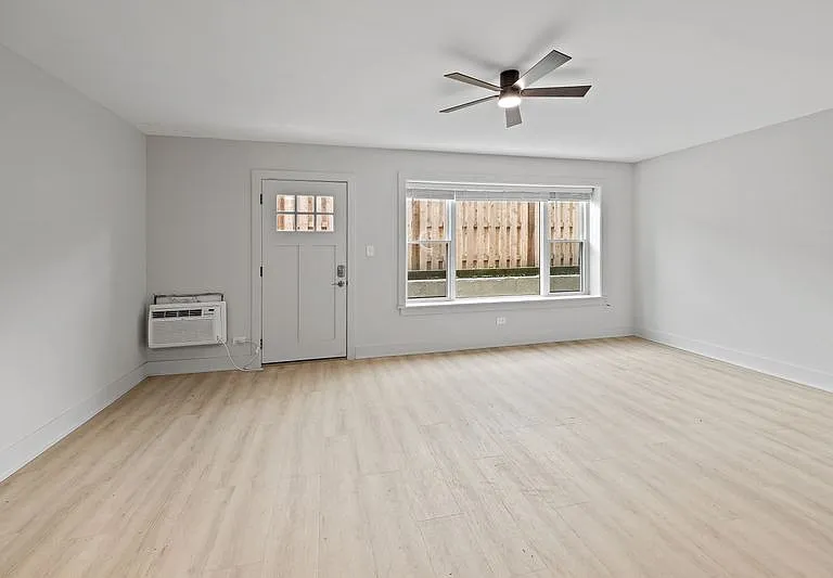 5616 N Washtenaw Ave #105 — Photo 5
