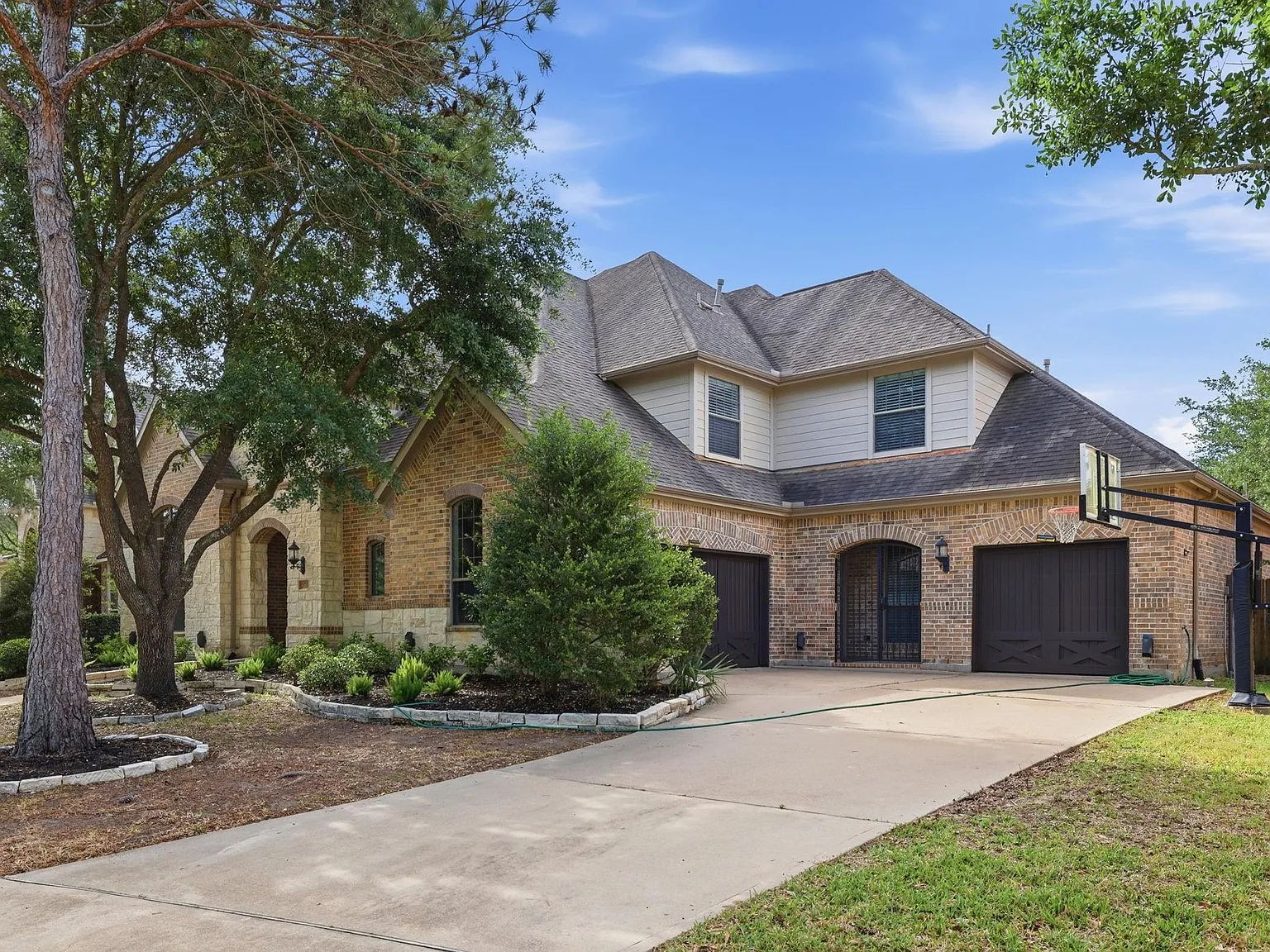 5 bed, 4.5 bath, 4874 sqft, $5,950 — Photo 3