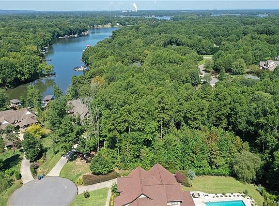 4th image of 136 Chestnut Bay Ln