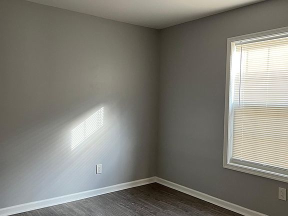5th image of 227 Whiton St
