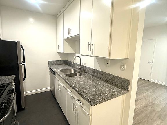 2nd image of 1051 N Harper Ave APT 9