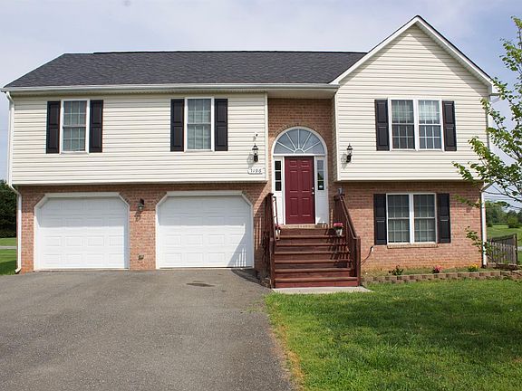2nd image of 1196 Woods End Ln