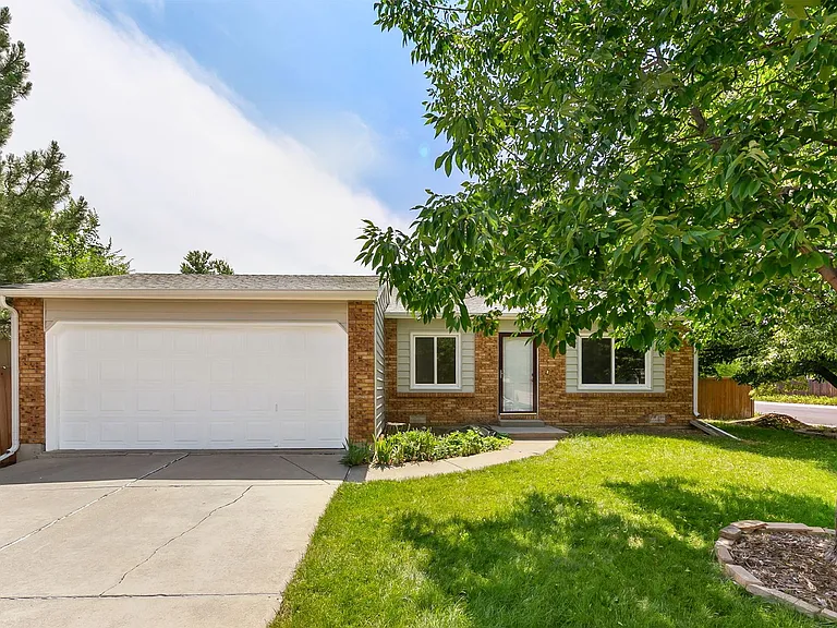 419 Albion Way — Photo 2