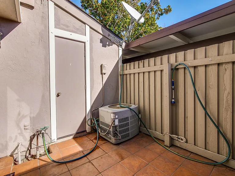 21099 Red Fir Ct — Photo 42