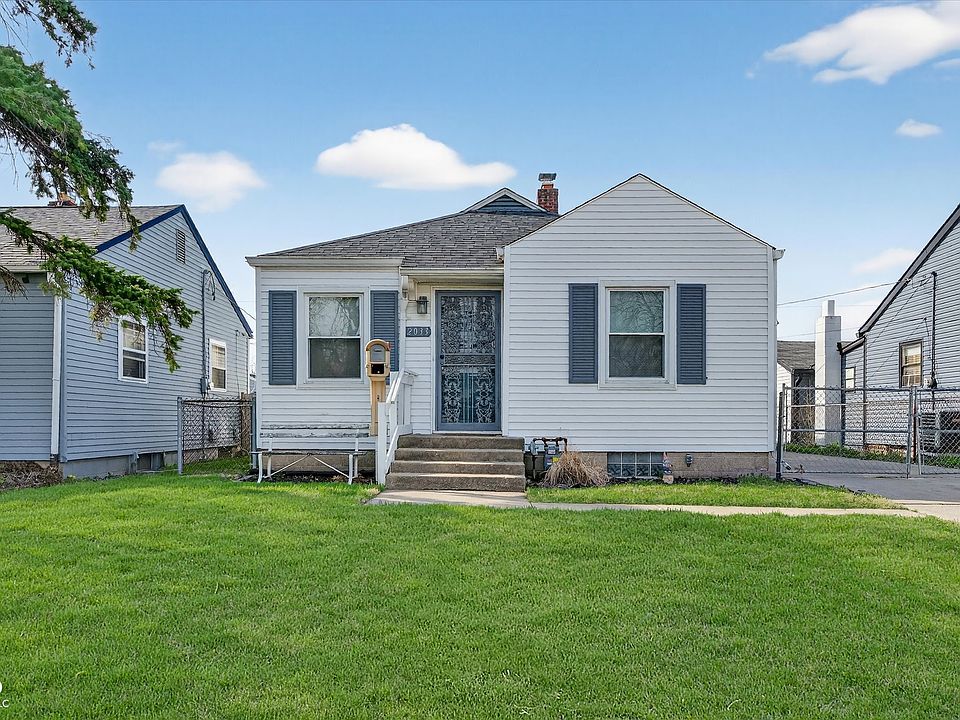 1st image of 2033 E Legrande Ave