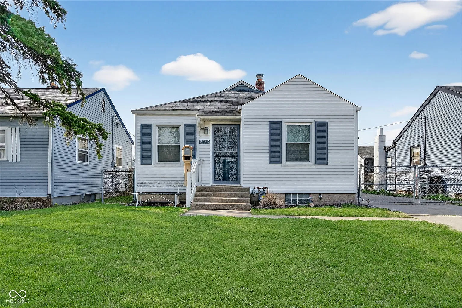 2033 E Legrande Ave photo 1