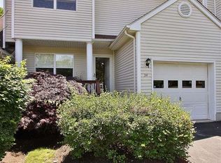 34 Twin Ponds Dr, Kingston, NY