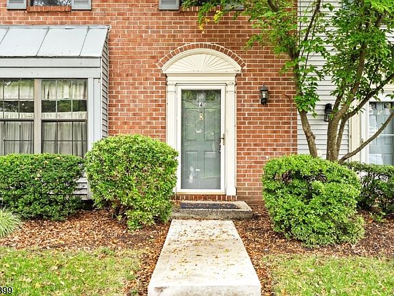 3rd image of 4 Pear Tree Ln
