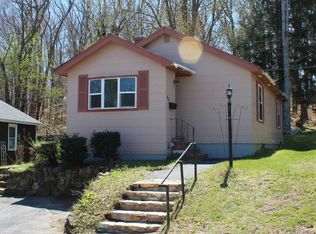 46 Hill St, Hopedale, MA 01747
