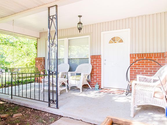2nd image of 502 Fairview Dr