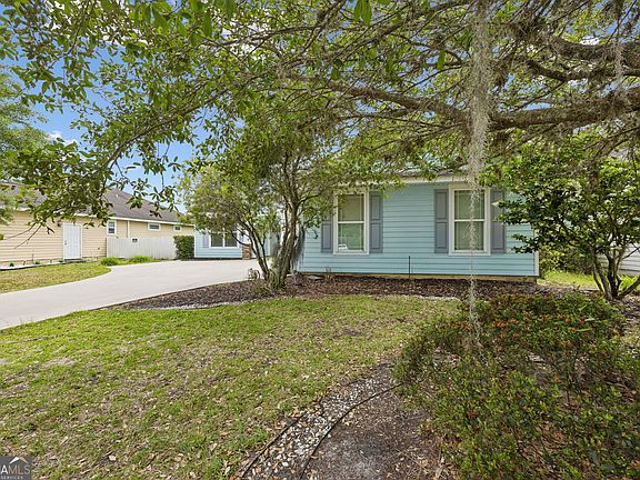 3rd image of 208 Waters Edge Dr