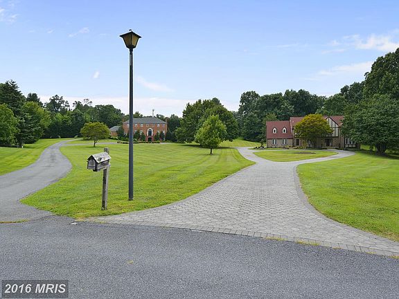 2nd image of 20 Riverwood Ct
