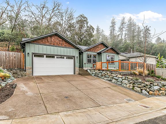 4th image of 1546 Poplar Dr