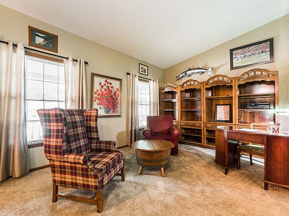 4th image of 1620 Longwood Dr