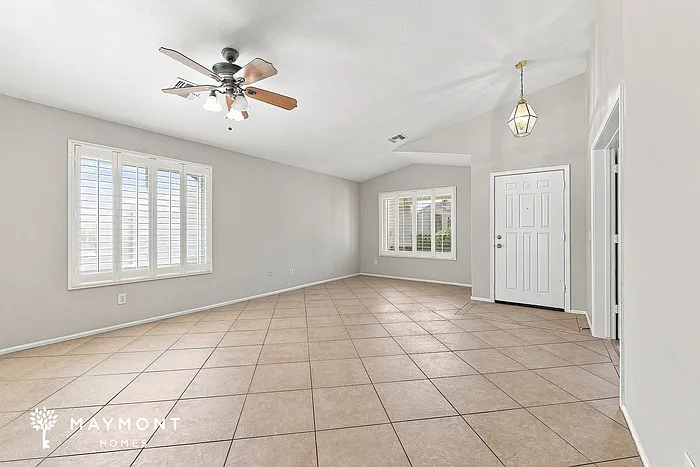 3 bed, 2.0 bath, 2270 sqft, $2,595 — Photo 4