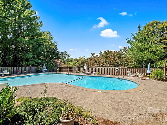 3rd image of 101 Deerlake Dr