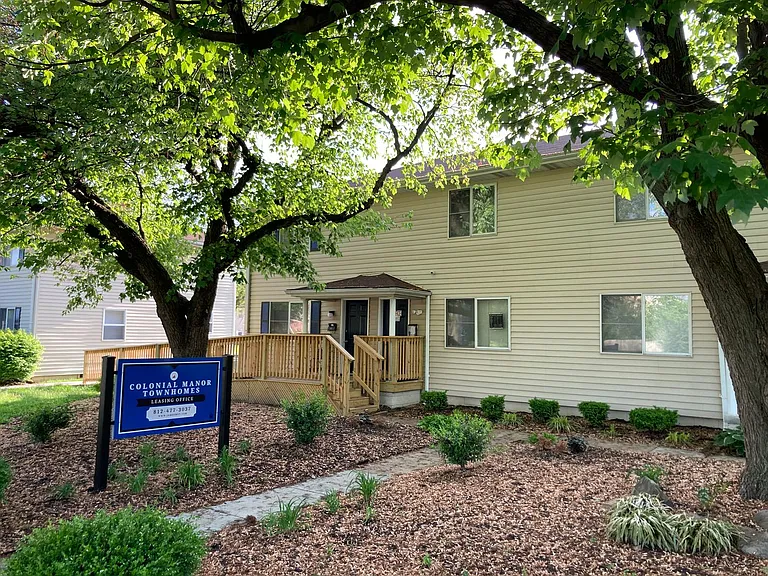 Colonial Manor Apartments — Photo 22