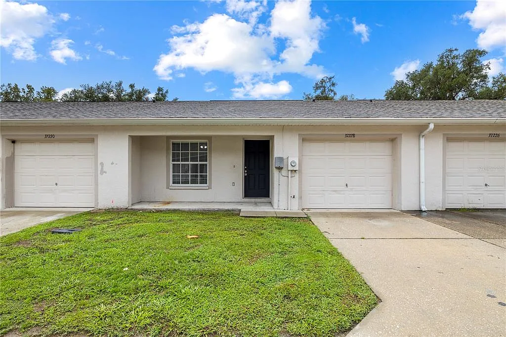 3 bed, 2.0 bath, 1212 sqft, $1,800 — Photo 3