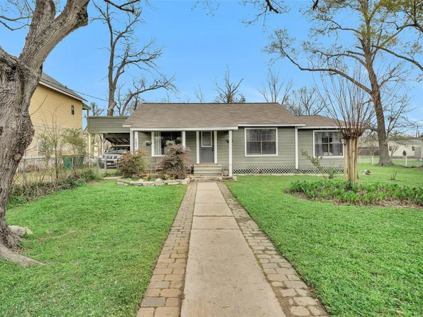 702 W Caroline St, Montgomery, TX 77356