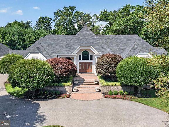 5th image of 415 Bridgeboro Rd