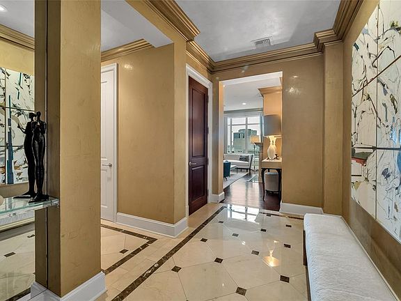 4th image of 2525 N Pearl St APT 1001