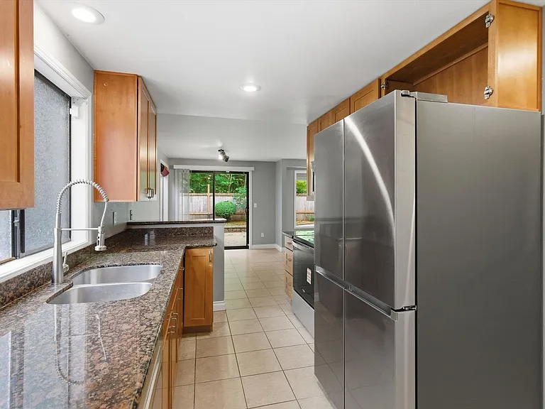 2227 SE 8th Pl — Photo 11