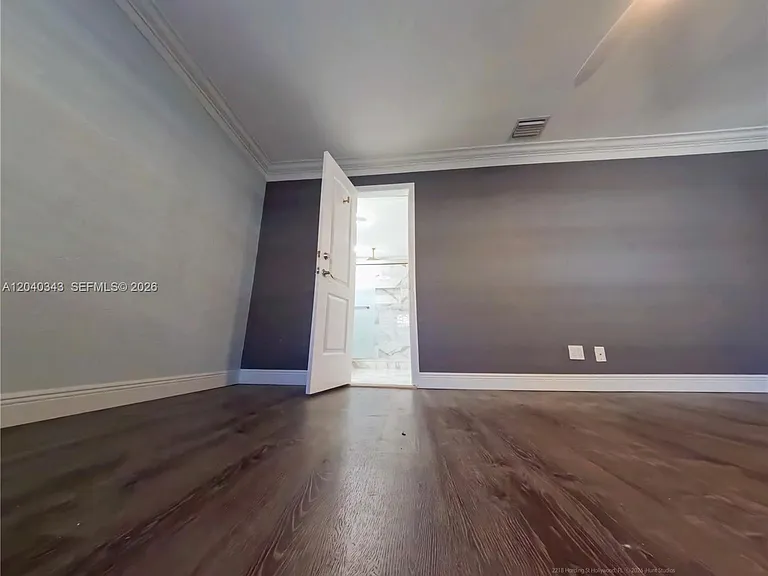 2218 N Harding St — Photo 41