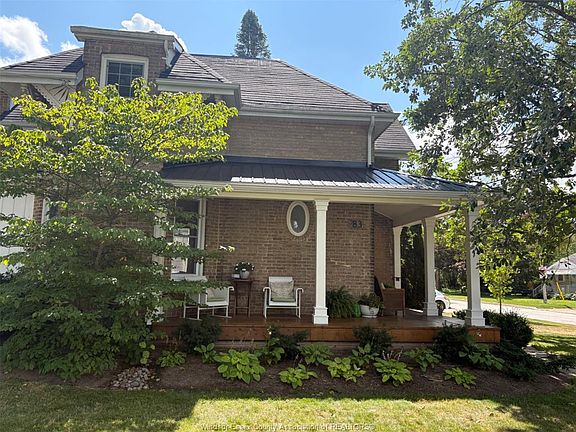 2nd image of 83 Nelson St W