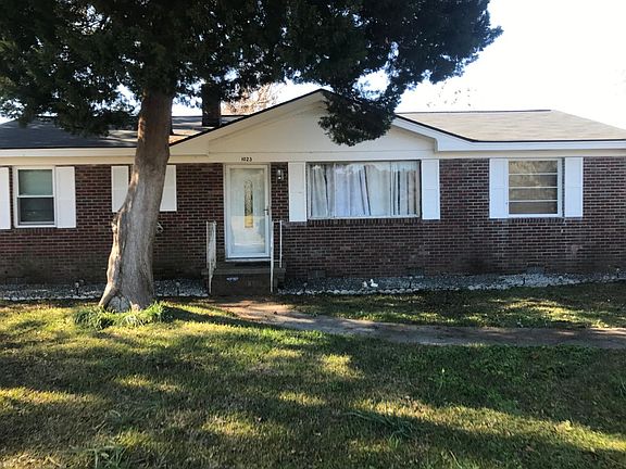 3rd image of 1023 Leeward Ave