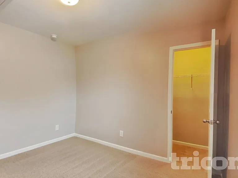 427 Randolph Dr — Photo 12