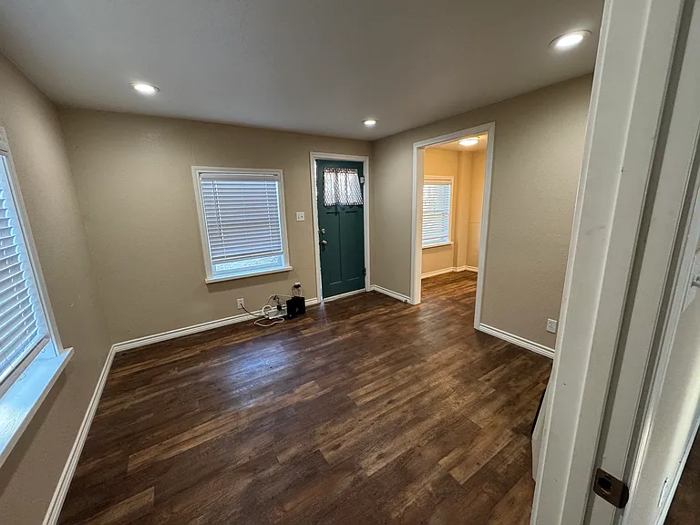715 W Hickory St #2B — Photo 4