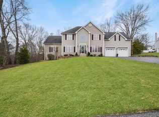 16 Brookside Dr, Sutton, MA 01590