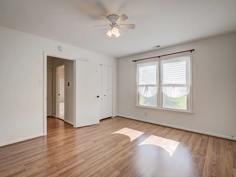 13907 Concord Ave — Photo 23