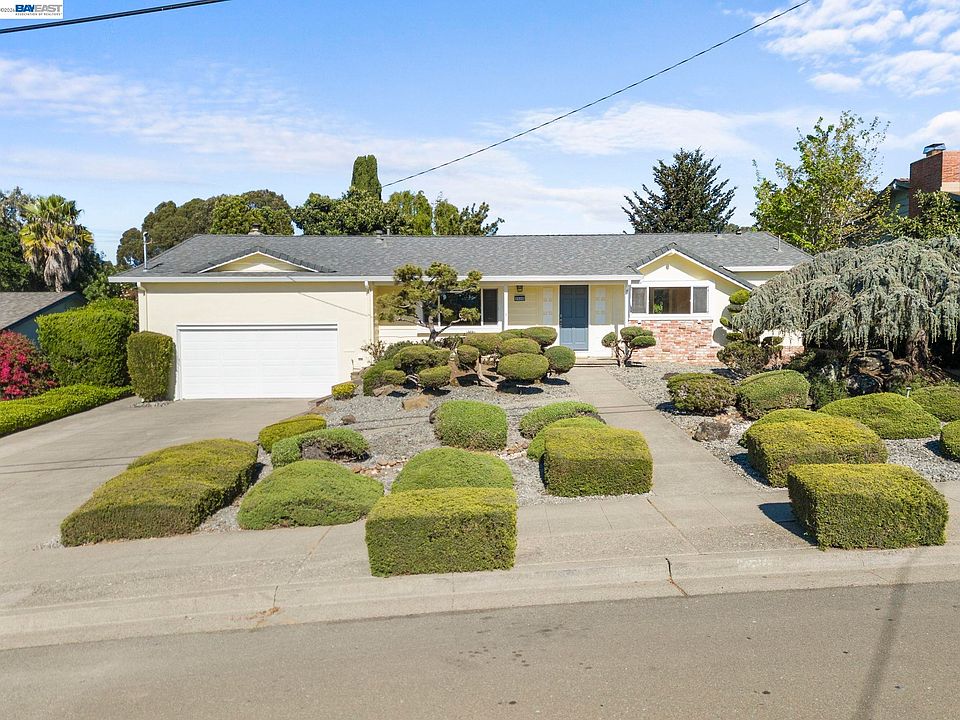 1st image of 2526 Oakes Dr