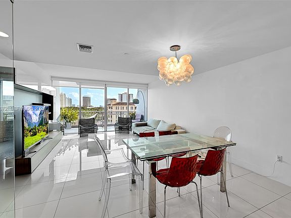 5th image of 2950 NE 188th St APT 534