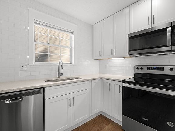 4th image of 1680 Meadowlark Ln #C-2
