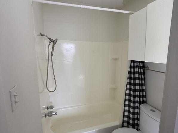 813 N University St APT 8