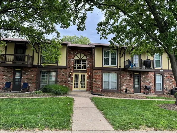 635 Rosetta Dr APT D, Florissant, MO 63031